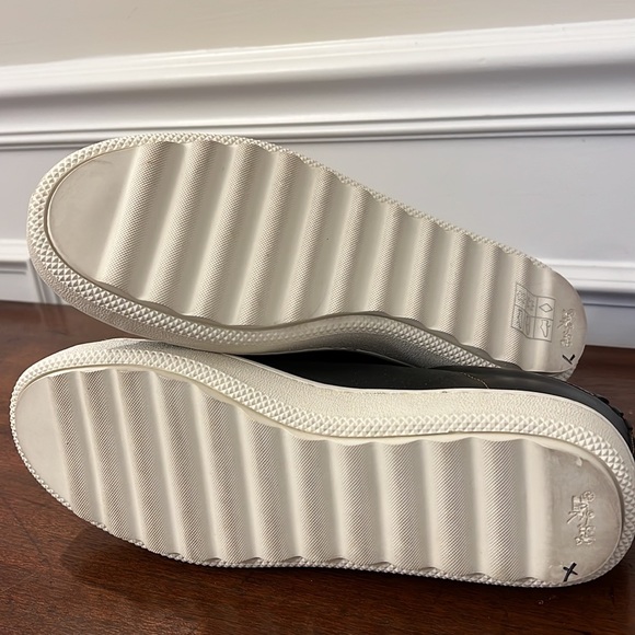 Coach Low Top Sneaker Embellished with Tea Rose Appliqué New No Box 9.5 - Picture 9 of 13